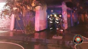 El incendio se presentó en un establecimiento comercial ubicado en la calle 24 #3-09. Unidades del Cuerpo de Bomberos atendieron la emergencia.