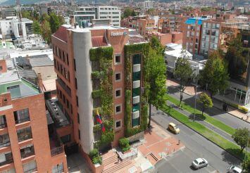La sede principal de la Financiera de Desarrollo Territorial, Findeter, se encuentra ubicada en la localidad de Usaquén en Bogotá.