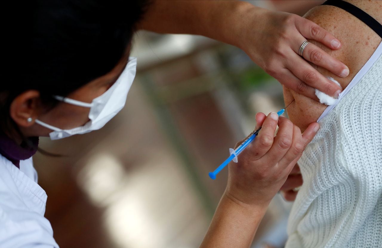 ¿Es necesario obligar a las personas a vacunarse contra el coronavirus?