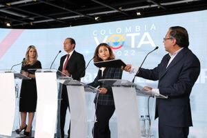 Vicky Davila, Andres Mompotes, Ingrid Betancourt y Gustavo Petro  debate los que son Semana El Tiempo