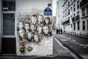Retratos de los trabajadores de 'Charlie Hebdo' muertos en el ataque, en enero de 2019 en una pared frente a la redacción de la revista en París.STEPHANE DE SAKUTIN / AFP
