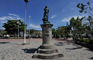 Guaduas, Cundinamarca. Además de conservar edificaciones coloniales, este pueblo resguarda importantes sucesos de la historia patria, pues sirvió como punto de descanso durante la época del Camino Real entre Santa Fe y Honda. Además, aquí nacieron personajes como Policarpa Salavarrieta y Francisco Javier Matiz, quien participó en la Expedición Botánica. Foto: Carlos Julio Martínez / SEMANA