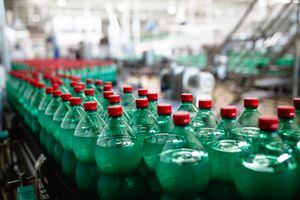 Bottling plant - Water bottling line for processing and bottling carbonated water into bottles.