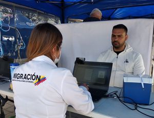 Así avanza el quinto día de jornada masiva de entrega de documentos PPT a migrantes venezolanos en el Movistar Arena.