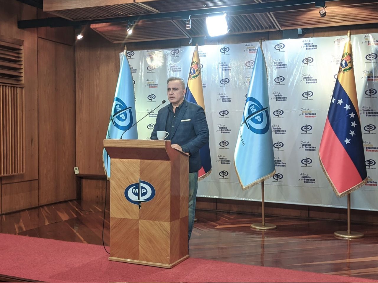 Tarek William Saad, fiscal general de Venezuela adelantando una rueda de prensa.
