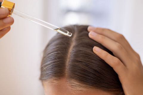 Descubra cómo utilizar el vinagre para aclarar el cabello.