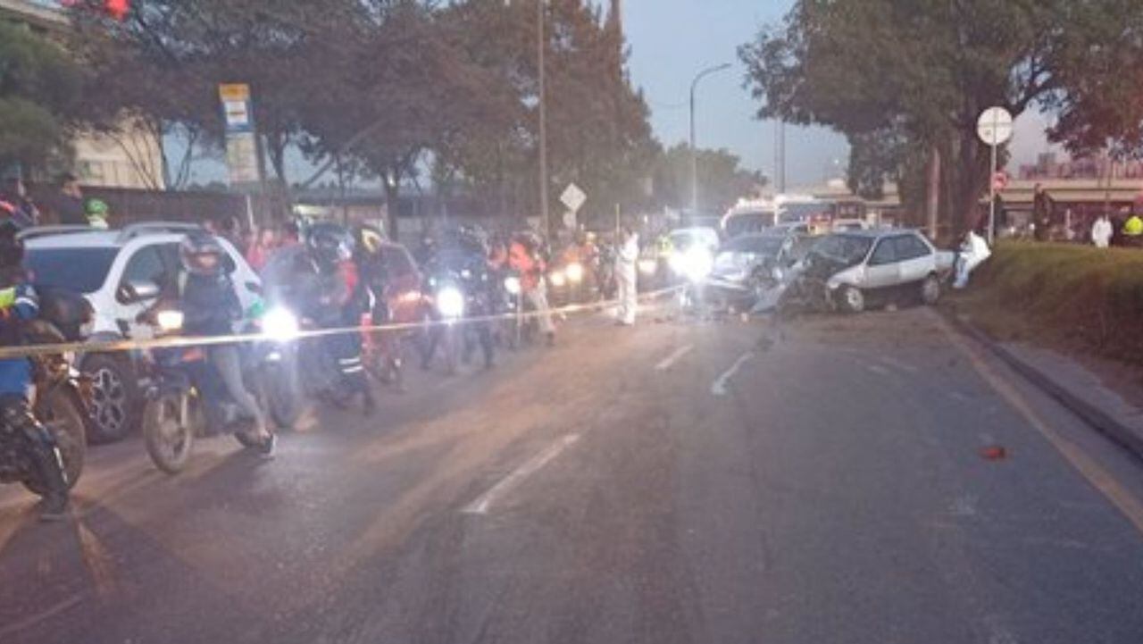 Grave accidente de tres carros deja una persona muerta y monumental trancón por la Calle 13