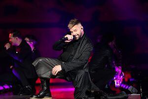 LOS ANGELES, CALIFORNIA - NOVEMBER 19: Singer Ricky Martin performs onstage at Staples Center on November 19, 2021 in Los Angeles, California. (Photo by Scott Dudelson/Getty Images)