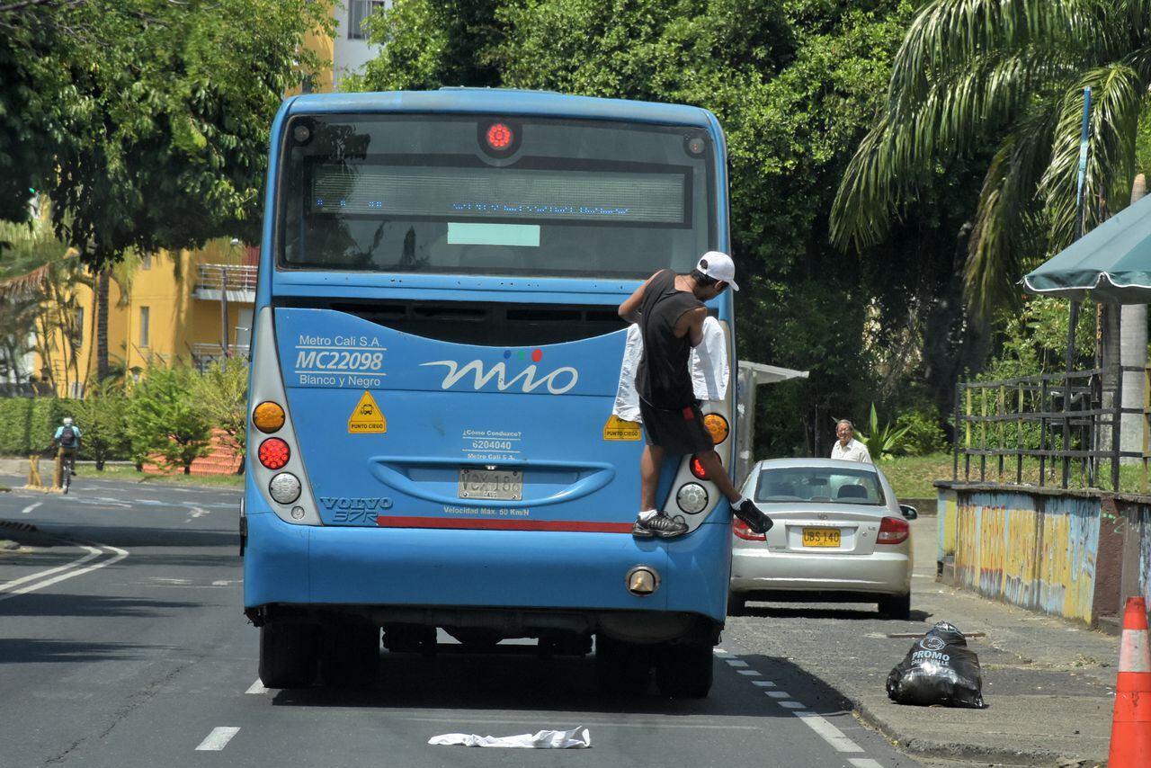 Las infracciones contra el sistema de transporte masivo MIO son cosa de todos los días. Sin importar el peligro que ello represente.