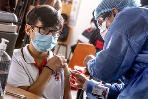 Covid 19. Coronavirus. Jornada de Vacunación de niños mayores de 12 años en colegios. Vacunación contra Covid 19 en colegios.
Bogotá Septiembre 8 de 2021.
Foto: Juan Carlos Sierra-Revista Semana.