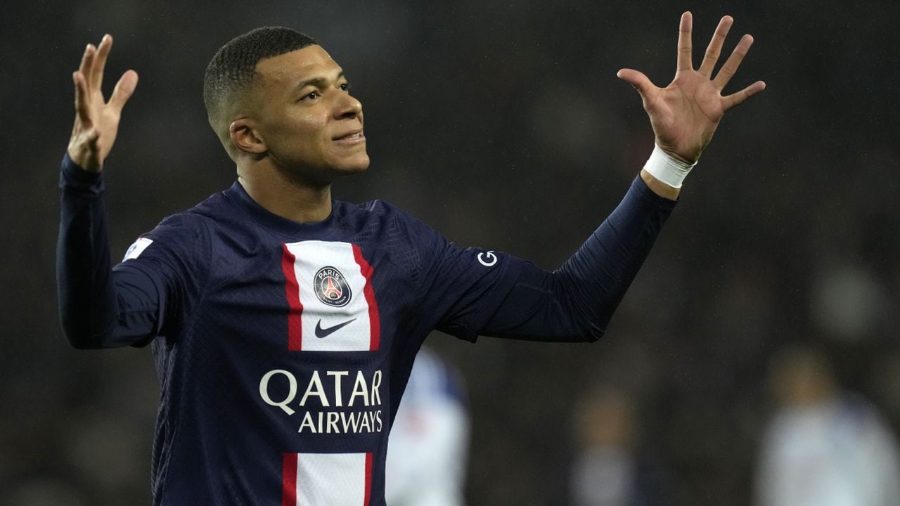 PSG's Kylian Mbappe reacts after missing a chance to score during the French League One soccer match between Paris Saint-Germain and Strasbourg at the Parc des Princes in Paris, Wednesday, Dec. 28, 2022. (AP/Thibault Camus)