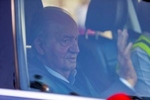 FILE PHOTO: Spain's former King Juan Carlos arrives at Sanxenxo during his second visit to the country since departing to Abu Dhabi in August 2020 after a number of scandals shook the Spanish Royal House, in Sanxenxo, Spain, April 19, 2023. REUTERS/Miguel Vidal/File Photo