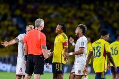 BARRANQUILLA, COLOMBIA - SEPTEMBER 07: Juan Cuadrado of Colombia argues with Referee Anderson Daronco during a FIFA World Cup 2026 Qualifier match between Colombia and Venezuela at Metropolitano Stadium on September 07, 2023 in Barranquilla, Colombia. (Photo by Gabriel Aponte/Getty Images)