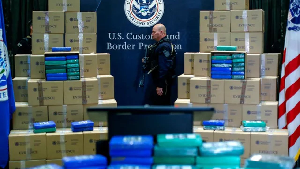 La policía interceptó 19 toneladas de cocaína con destino a Europa en 2019, lo que la convierte en una de las mayores incautaciones de drogas en la historia de Estados Unidos. Getty Images
