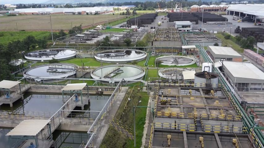 La planta de tratamiento de aguas residuales de la cervecería Bavaria tiene una capacidad de tratar 170 litros por segundo.