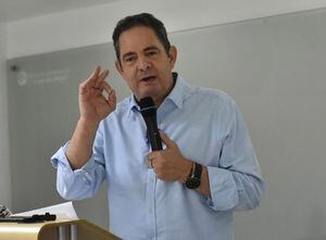 En Cali, Germán Vargas Lleras advirtió a representantes del sector salud los riesgos de la reforma del Gobierno de Gustavo Petro