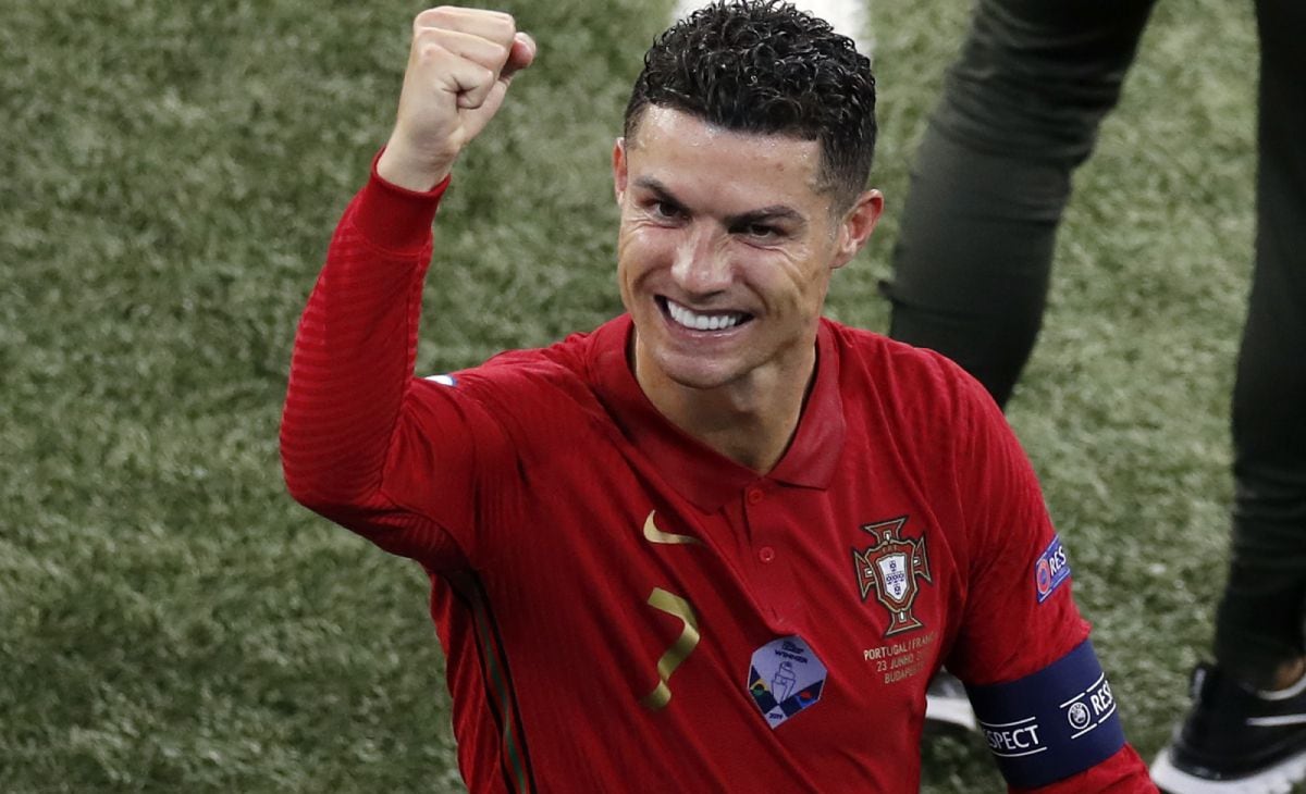 Portugal clasificó a los octavos de final de la Euro 2021 con dos goles del astro.