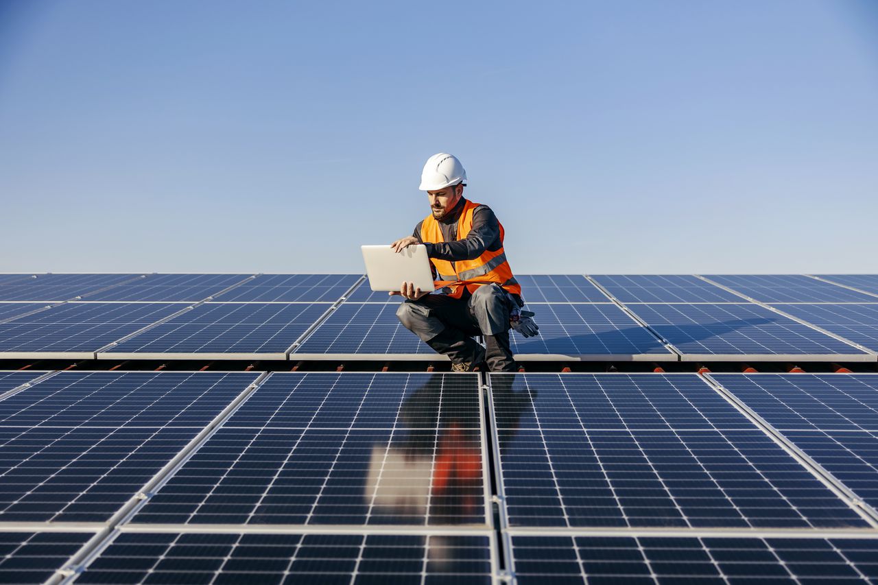Estos son los mitos y verdades sobre el funcionamiento e inversión de paneles solares en empresas