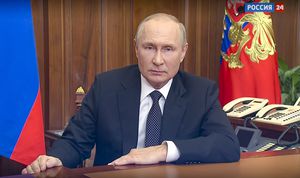 En esta imagen tomada de un video distribuido por el servicio de prensa de la presidencia de Rusia, el presidente, Vladimir Putin, se dirige a la nación, en Moscú, Rusia, el 21 de septiembre de 2022. (Servicio de Prensa de la Presidencia de Rusia vía AP)
