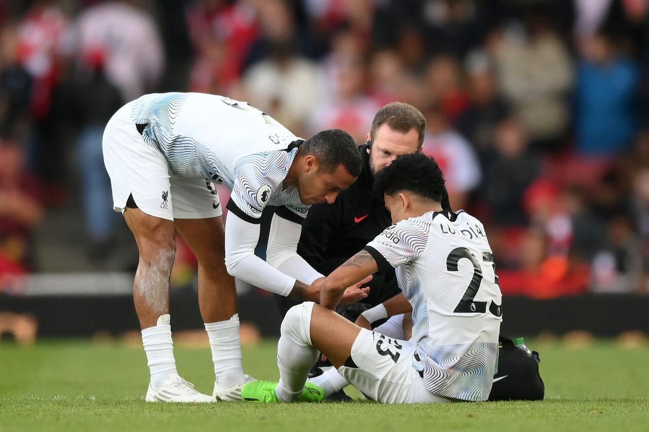 Luis Díaz sale con problemas físicos del partido ante el Arsenal de Inglaterra