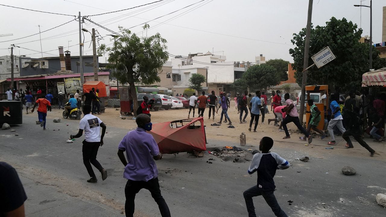 En imágenes : fuertes disturbios en llevan acabo en Senegal