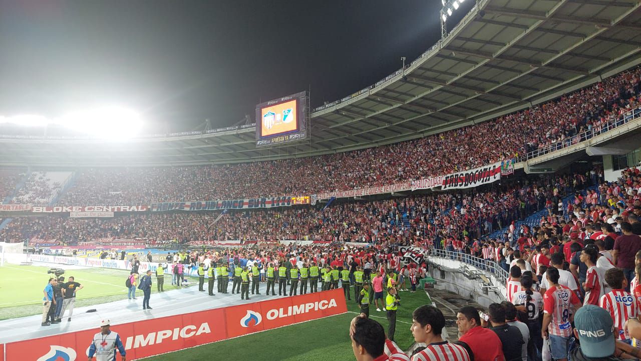 En medio del partido se registró una disputa entre hinchas del equipo Junior de  Barranquilla, en el estadio Metropolitano