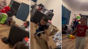 Padres publican videos de niños atemorizados porque supuestamente llegó el Grinch.