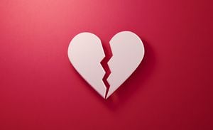 Hay situaciones en donde una ruptura amorosa puede causar más daño que una lesión física, según expertos en salud mental. Foto: Getty Images.