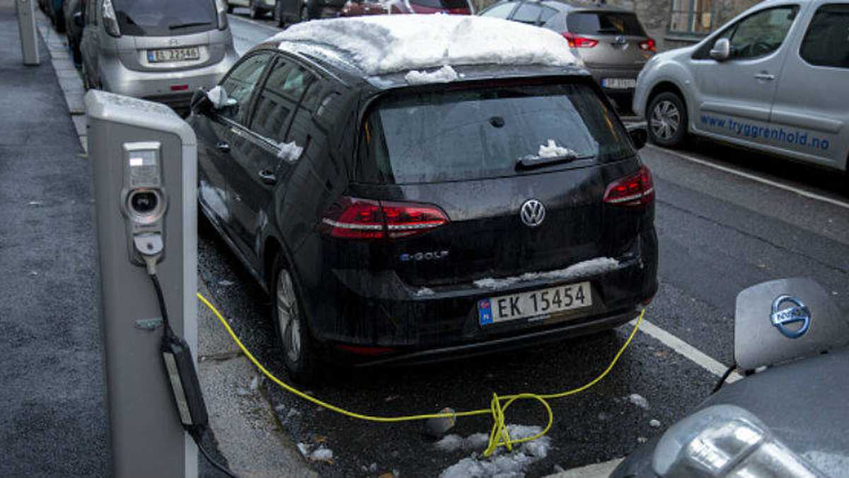 Foto: Carros eléctricos en Noruega/Getty