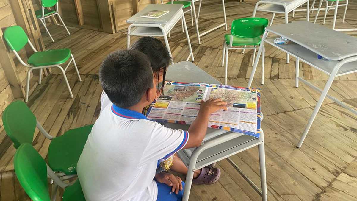 Niños de comunidades Embera y Senú estrenan escuelas rurales indígenas