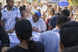 Familiares enterraron hoy el cuerpo del menor fallecido.