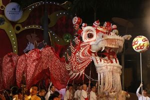 Desfile para celebrar el Año Nuevo Chino en Hong Kong. Este de acuerdo al calendario Lunar chino celebra el Año del caballo. (AP)