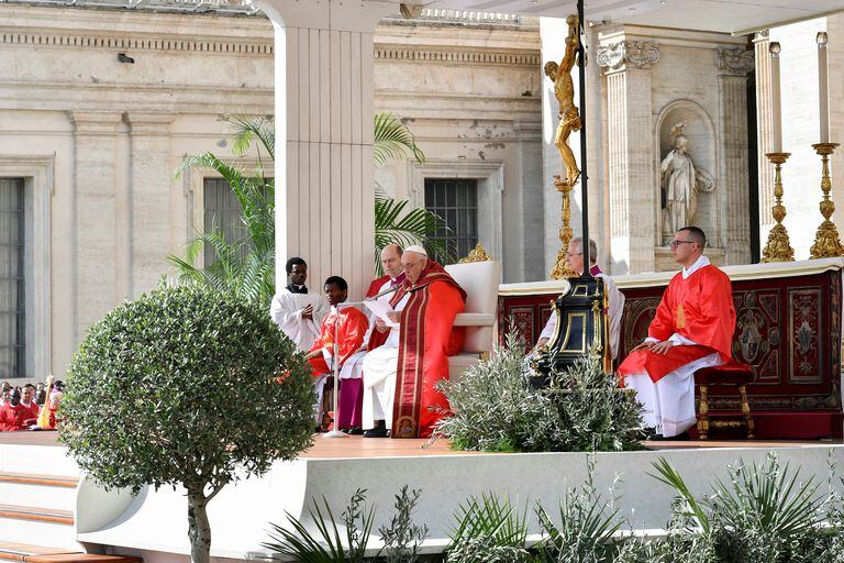 La misa del domingo de Ramos abre una semana ajetreada en la agenda del pontífice, que incluye la misa 'In Coena Domini' del Jueves Santo en la cárcel de menores de Casal del Marmo, en Roma.