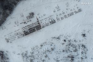 Imagen de satélite muestra tiendas de campaña y viviendas para las tropas rusas en Yelnya, Rusia, 19 de enero de 2022. Foto REUTERS/Maxar Technologies/Folleto 