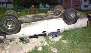 Accidente caída camioneta en parqueadero de Cartagena