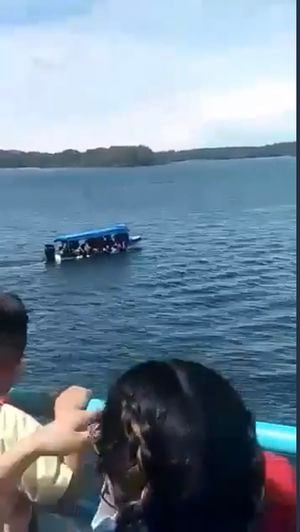 En Guatapé, Antioquia, lancha se volcó con varios turistas a bordo