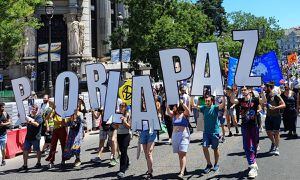 A dos día del comienzo de la cumbre de la OTAN en Madrid, miles de españoles salieron a las calles a manifestarse en contra del organismo.