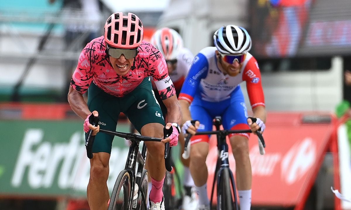 MONASTERIO DE TENTUDÍA, SPAIN - SEPTEMBER 07: Rigoberto Uran Uran of Colombia and Team EF Education - Easypost sprint at finish line to win the 77th Tour of Spain 2022, Stage 17 a 162,4km stage from Aracena to Monasterio de Tentudía 1095m / #LaVuelta22 / #WorldTour / on September 07, 2022 in Monasterio de Tentudía, Spain. (Photo by Getty Images/Tim de Waele)