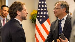 Jon Finer, secretario adjunto de Seguridad Nacional de Estados Unidos, junto a Gustavo Petro.