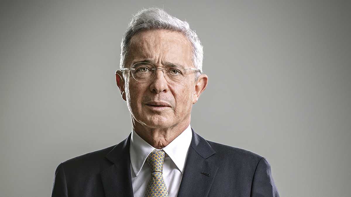 Álvaro Uribe niega señalamientos de Santos por falsos positivos