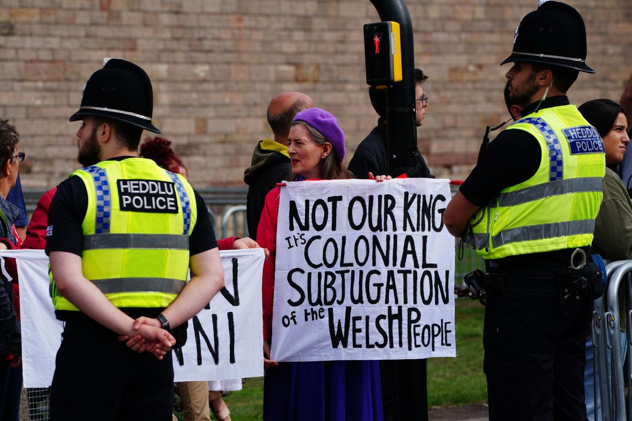 Manifestaciones en Gales contra la corona británica tras el fallecimiento de Isabel II.