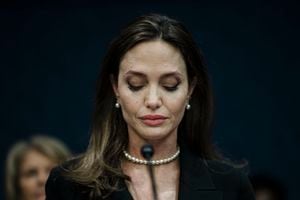 La actriz Angelina Jolie habla durante una conferencia de prensa sobre la Ley bipartidista modernizada de Violencia contra la Mujer (VAWA) en Capitol Hill el miércoles 9 de febrero de 2022 en Washington, DC.