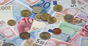 Mario Draghi dijo que los ahorristas no se verían penalizados y que podrían usar en su lugar el billete de 200 euros.