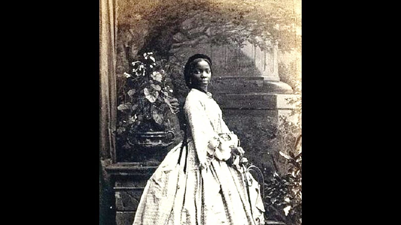 Sarah nació en 1843 en Nigeria como la princesa Aina y fue esclavizada por el rey de Dahomey, quien luego se la envió de regalo a la reina Victoria.