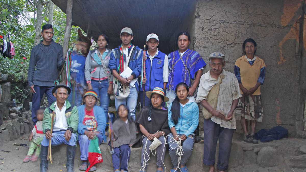 En las montañas del Cauca, los Nasa, un pueblo indígena de tradición guerrera, mantiene un proceso de resistencia desde hace más de 500 años.