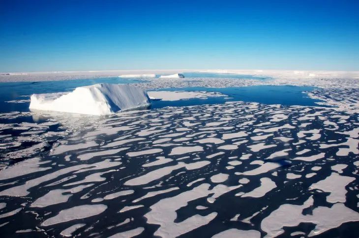 Hielo derretido en la Antártida. Así se ve.