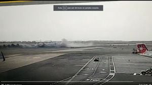 Avión de Latam en aeropuerto de Perú se incendió parcialmente.