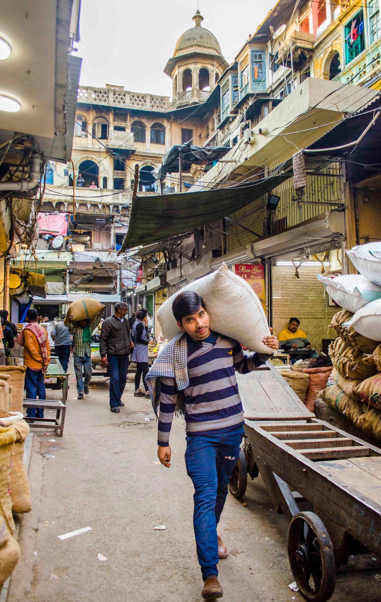 El Mercado de Gadodia hace parte de la extensa zona de especias en Khari Baoli, allí se concentran más de 300 establecimientos.  Fotografía: Katerine Lara Rojas