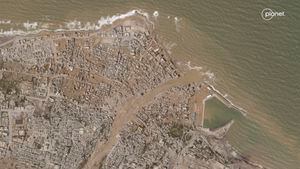 Esta imagen de satélite de Planet Labs PBC muestra inundaciones en Derna, Libia, el martes 12 de septiembre de 2023.  (Planet Labs PBC via AP) (Planet Labs PBC via AP)
