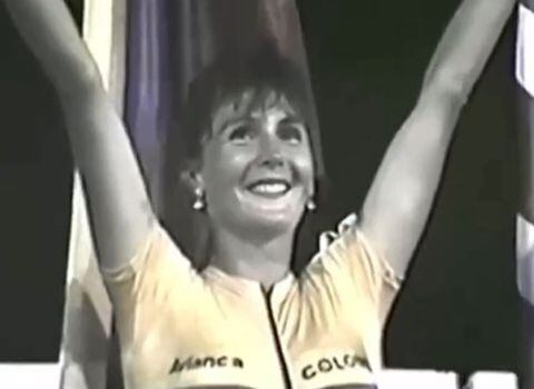 Luz Mery Tristán, celebrando su título en el Campeonato Mundial de Patinaje en 1980.